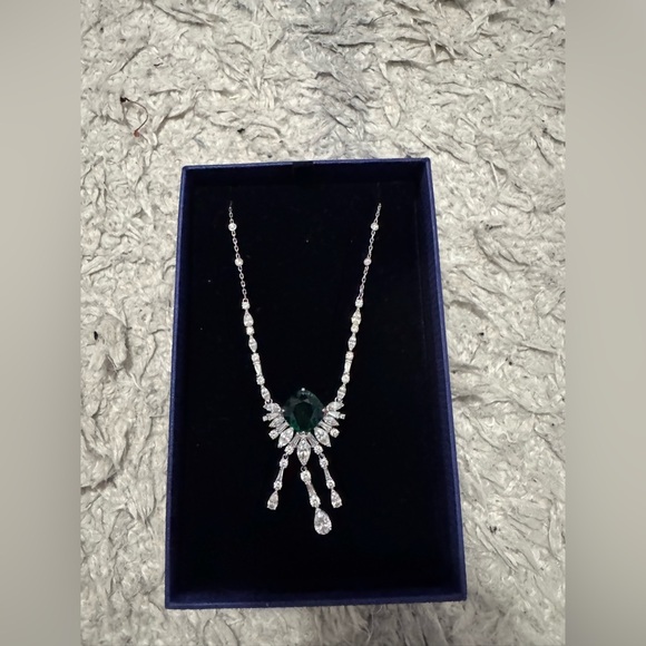 Swarovski Elegant Green and Silver Necklace - Picture 9 of 11